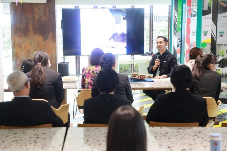 One World Library at Suan Dusit University organizes an activity to promote happiness related to OWL #65