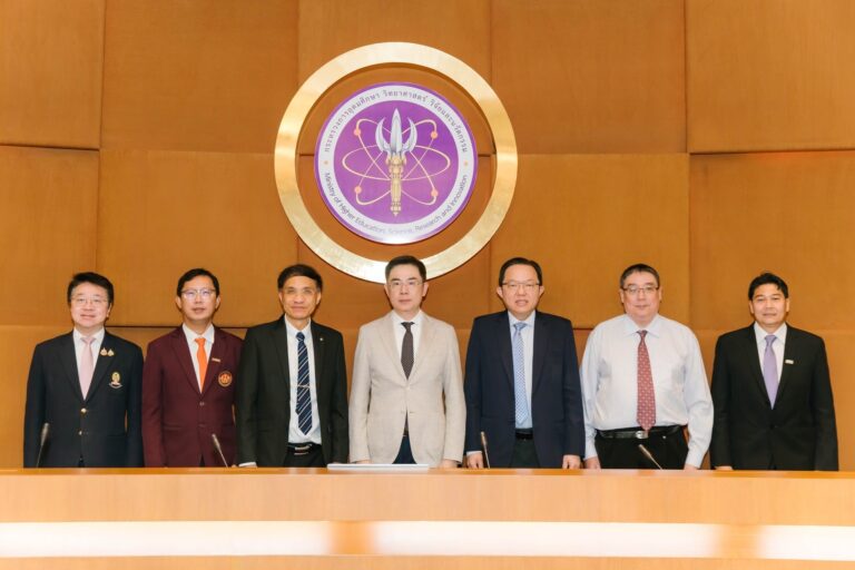 Suan Dusit University’s Office of Academic Resources and Information Technology Participates in the Seminar “Navigating Opportunities and Risks:Sharing Experience on University Digital Transformation in the AI Era”