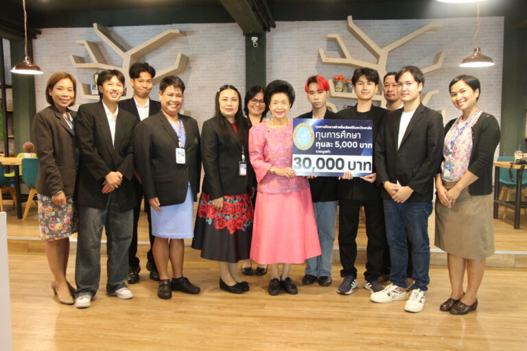 “Khon Dee” Band Receives Scholarships for Bringing Recognition to Suan Dusit University